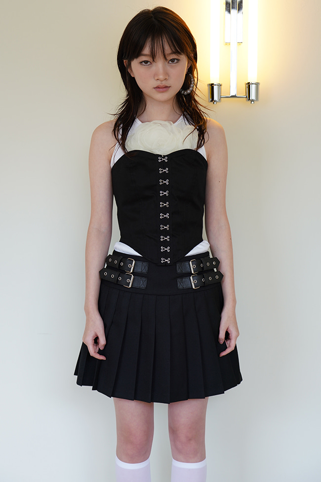 4BELTED PLEATED MINI SKIRT IN BLACK